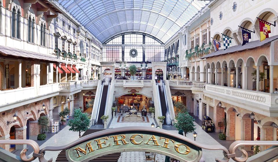  Mercato Shopping Mall, women’s, men’s children’s clothing brands, not to mention accessories, footwear, sunglasses, jewellery, Dubai, UAE
