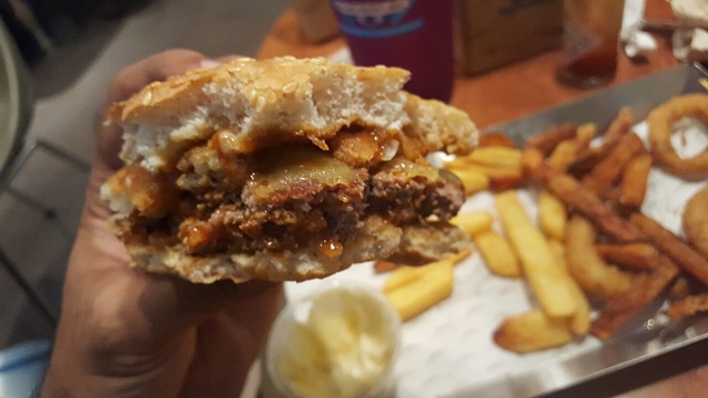 Burgerfuel Restaurant Dubai - Review - Juicy Burgers