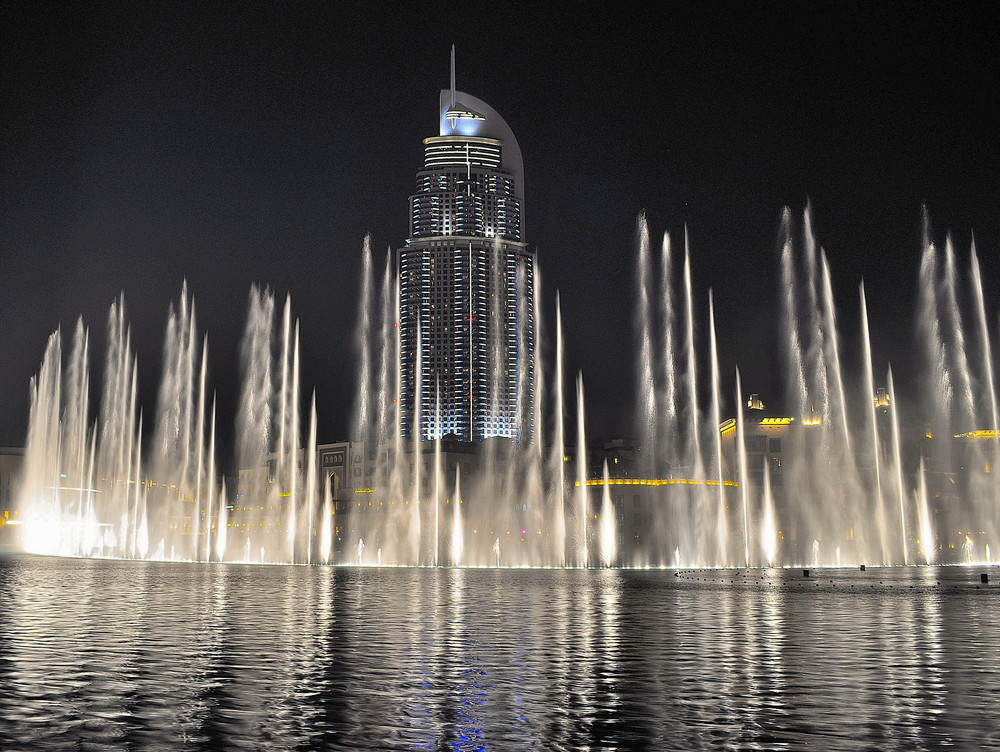 Dubai Fountain - Places to Visit in Dubai