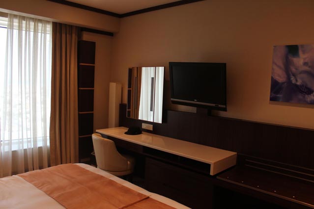 Emirates Grand Hotel Dubai UAE Review - Deluxe Room - free WiFi аnd flat-screen TVs