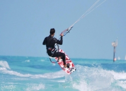 Kitesurfing school in Dubai | Kitesurfing classes in Dubai