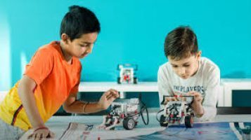 Coding Lab for Kids: Sphero Robot Obstacle Challenge Dubai 2019