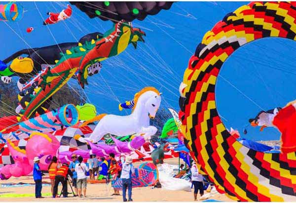 Dubai International Kite Fest 2016 - UAE.